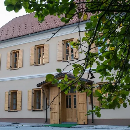 Bed & Breakfast Viktorija 3*