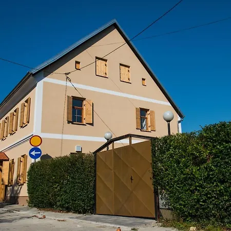 Viktorija 3*