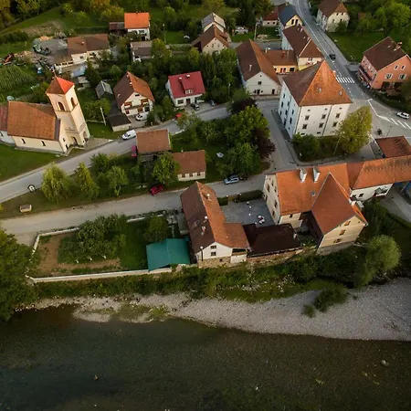 Viktorija Bed & Breakfast 3*