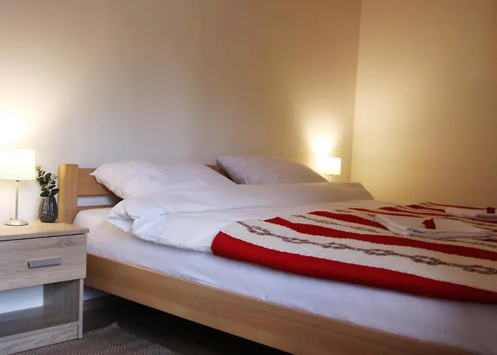 Alojamento de Acomodação e Pequeno-almoço Viktorija 3*